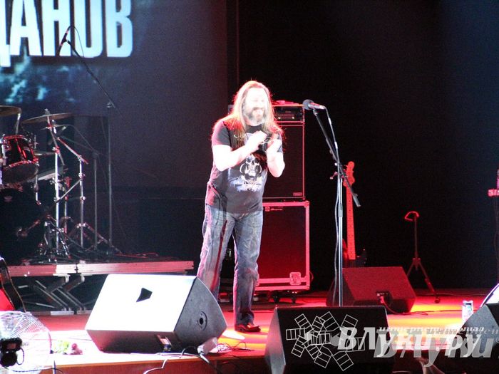 В Великих Луках состоялся концерт Дениса Майданова