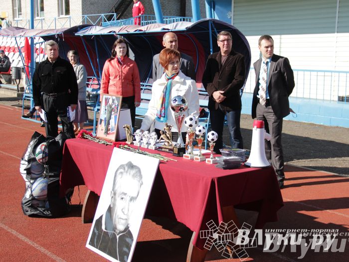 В Великих Луках стартовал открытый турнир по футболу