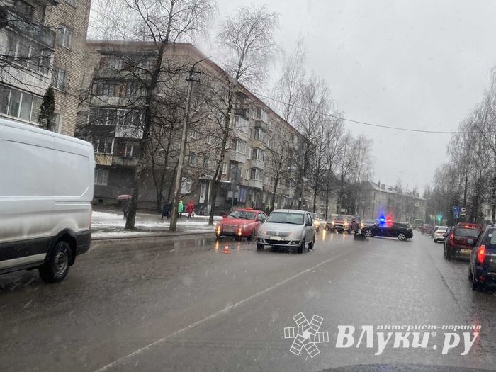 ДТП на проспекте Гагарина в Великих Луках (ФОТО)