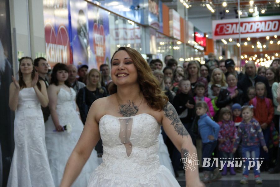 В Великих Луках бегали невесты (ФОТО)