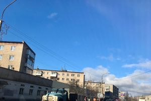 В Великих Луках очищают обочины улиц от снега (ФОТО)