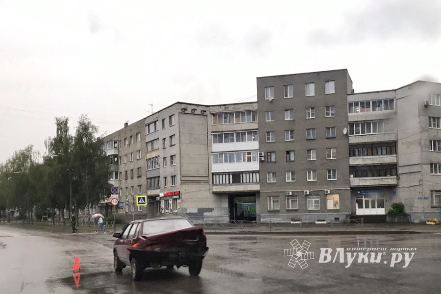ДТП на ул. Гоголя в Великих Луках (ФОТО)