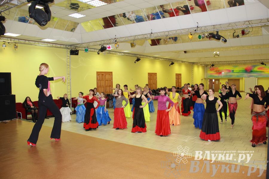 В великих Луках выступил московский коллектив фламенко