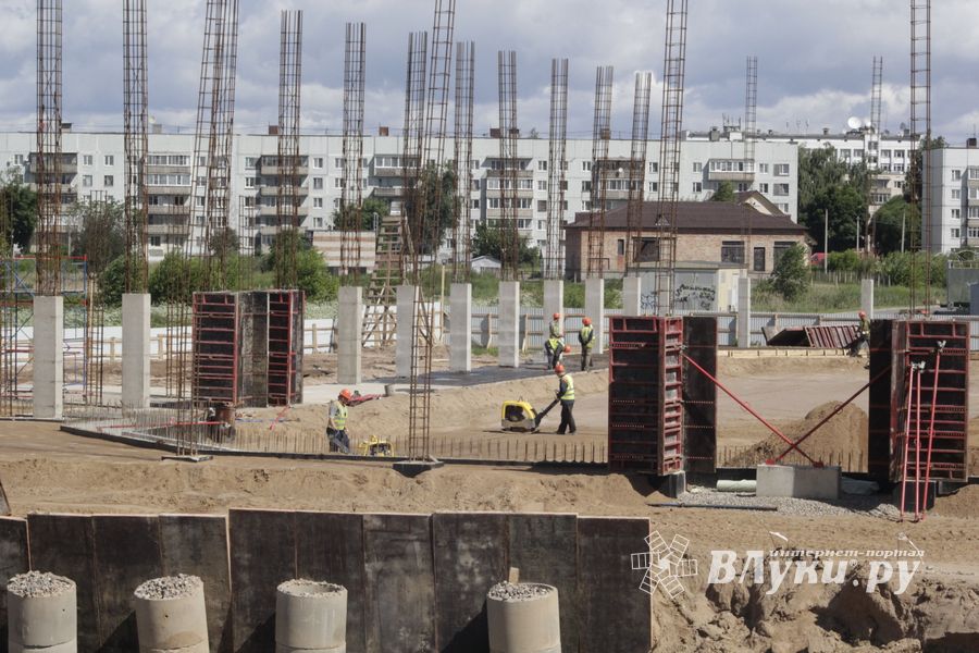 В Великих Луках полным ходом идёт бетонная подготовка  физкультурно-оздоровительного комплекса (ФОТО)