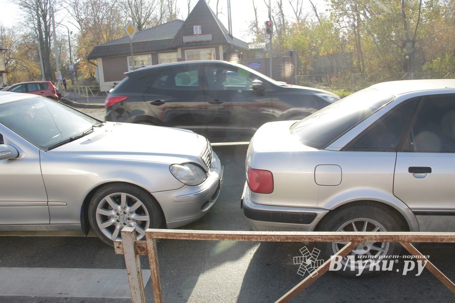 ​Водителя «Мерседеса» в Великих Луках подвела реакция (ФОТО)