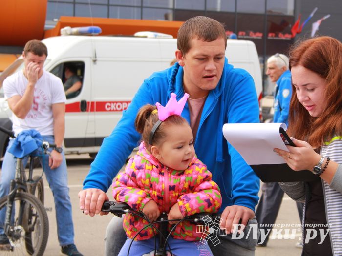 В Великих Луках прошёл Велопарад (ФОТО)