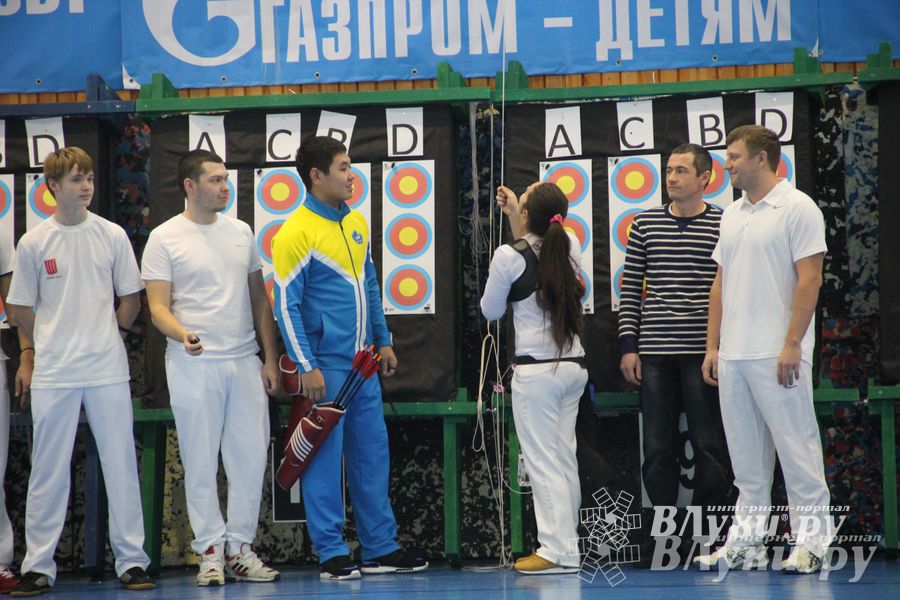 В Великих Луках состоялось открытие Чемпионата России по стрельбе из блочного и классического лука (фото)