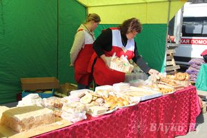 Универсальная торговая ярмарка «Весна-2015» прошла в Великих Луках (фото)