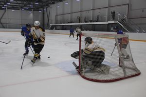 Великолукские хоккеисты одержали победу на домашнем льду (ФОТО)