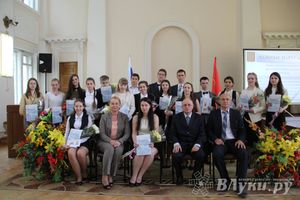 Великолукским школьникам вручили премию «Золотые паруса» (фото)