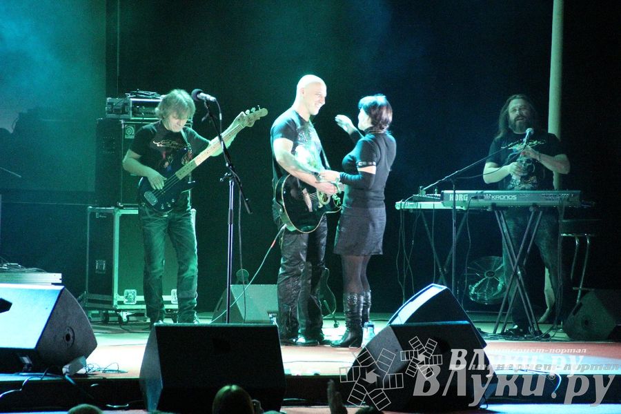 В Великих Луках состоялся концерт Дениса Майданова