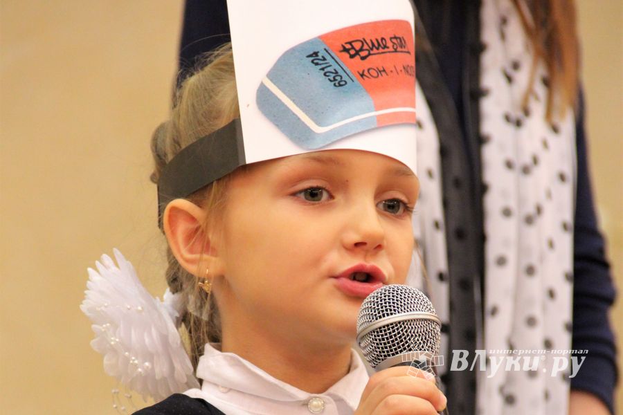 Зачем самых младших учеников 13-й школы испачкали мелом (ФОТО)