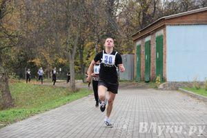 Легкоатлетический осенний кросс прошел в Великих Луках (фото)
