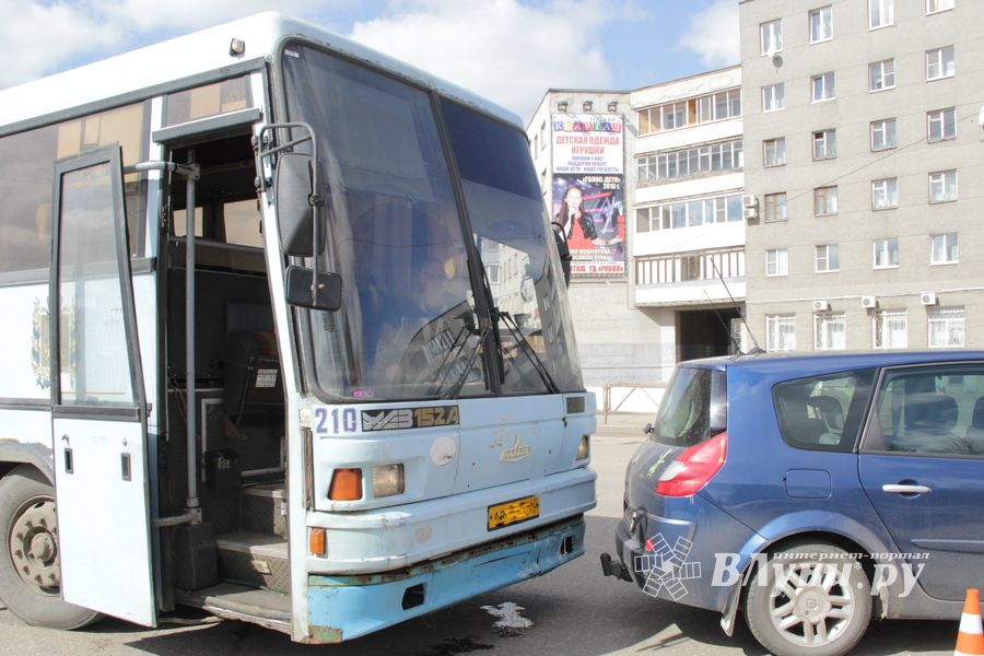 В Великих Луках произошло ДТП (фото)
