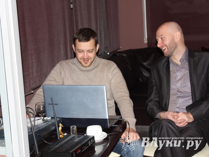 Компания "МТС" поздравляет всех своих клиентов и информационных партнеров с наступающим Новым Годом и Рождеством!