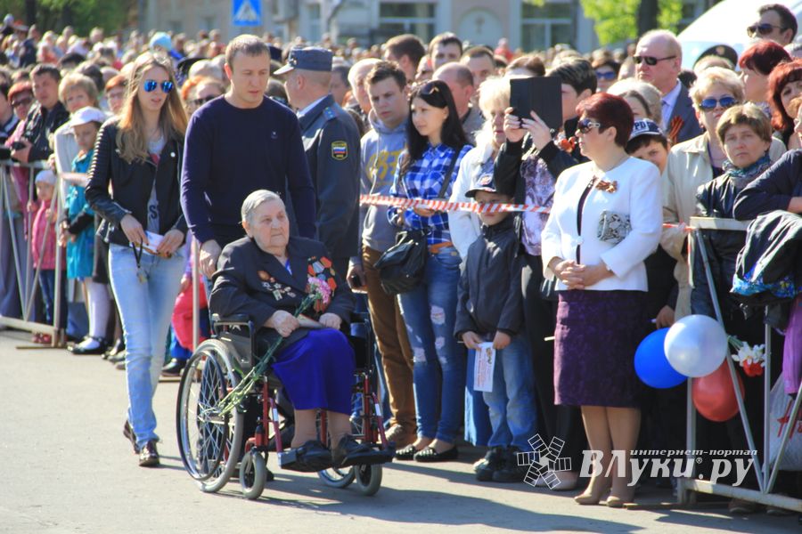 Великие Луки отмечают День Победы