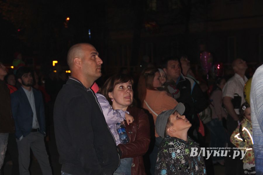 Салют в Великих Луках (ФОТО)