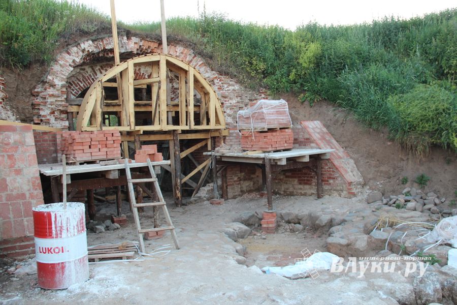 Реконструкция Великолукской крепости продолжается (ФОТО)