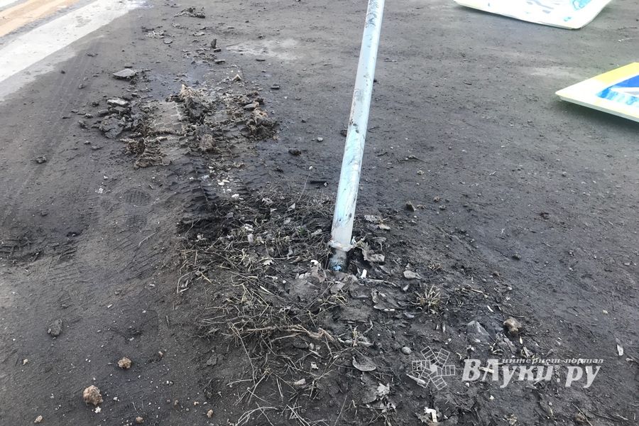 Фотофакт: на Нелидовской лежат пешеходы