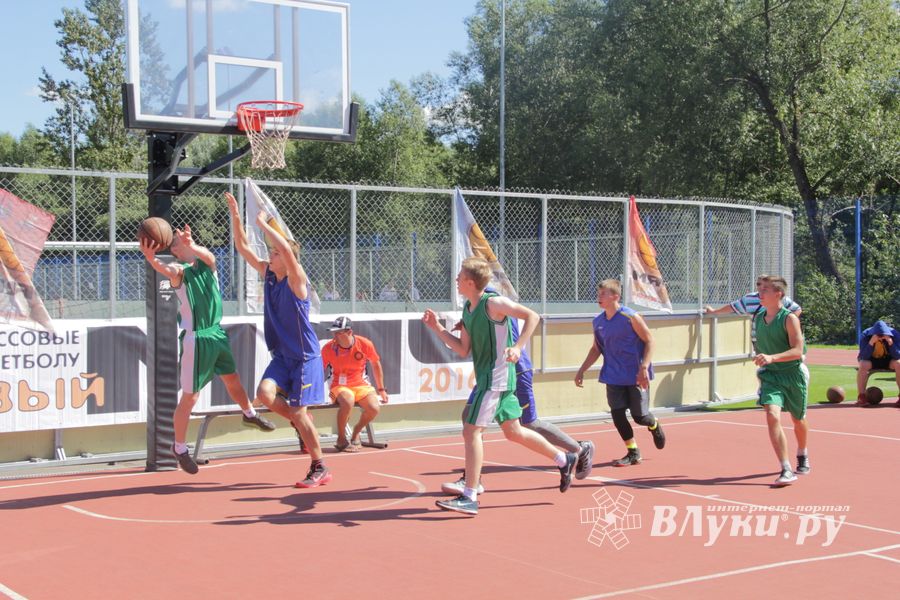 «Оранжевый мяч» в Великих Луках в День физкультурника (ФОТО)