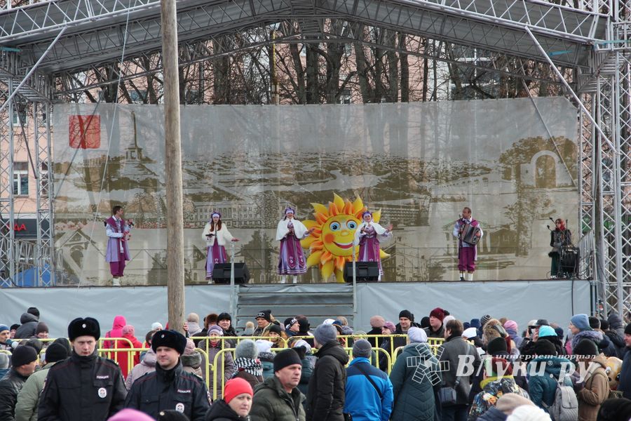 Масленичные гуляния прошли в Великих Луках (ФОТО)