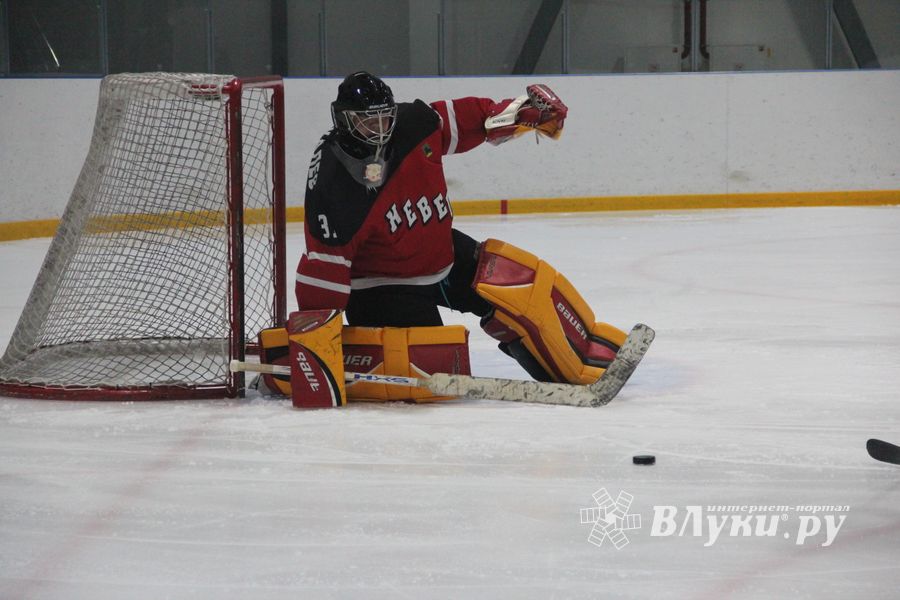 Хоккейные матчи чемпионатов города Великие Луки и Псковской области по хоккею прошли в СОК «Айсберг» (ФОТО)