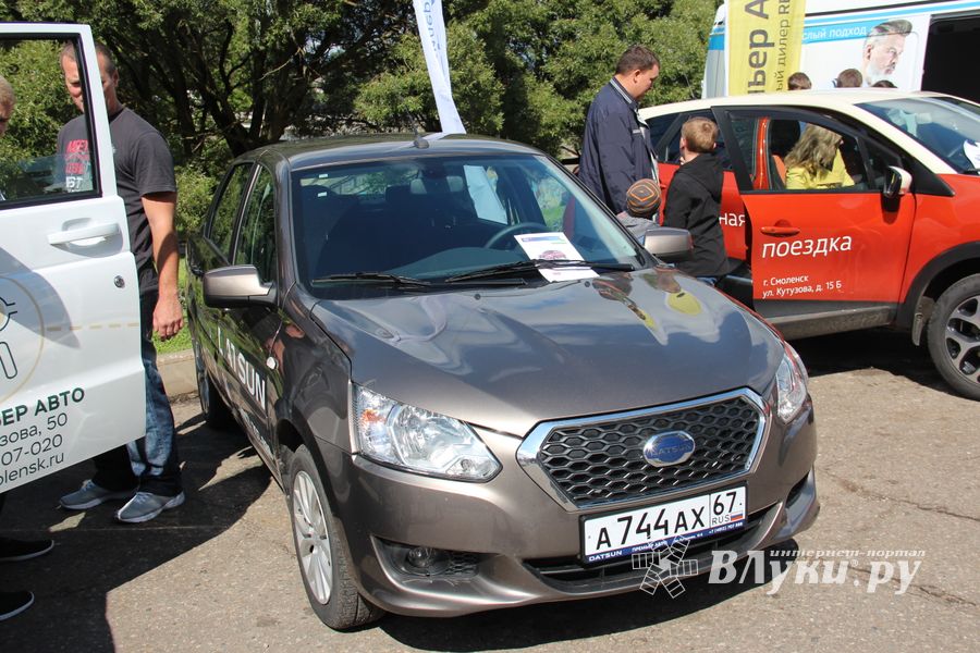 В Великих Луках прошла «Автовыставка 2017» (ФОТО)