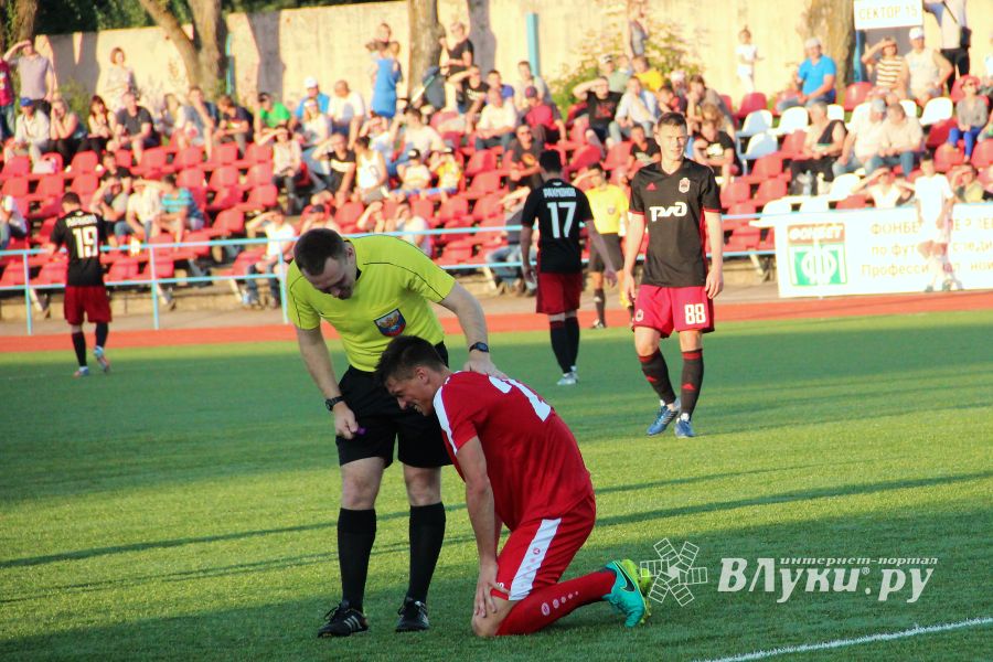 Хороший футбол без забитых мячей — «Луки-Энергия» сыграла с «Локомотив-Казанка» (ФОТО)