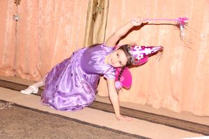 В Великие Луки пришла пора новогодних утренников (ФОТО)