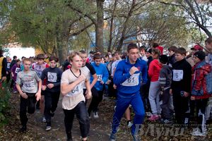 В Великих Луках прошел «Осенний кросс» 