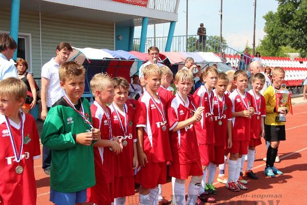 Юные футболисты из Калининграда стали победителями турнира «Локобол» в Великих Луках (фото)