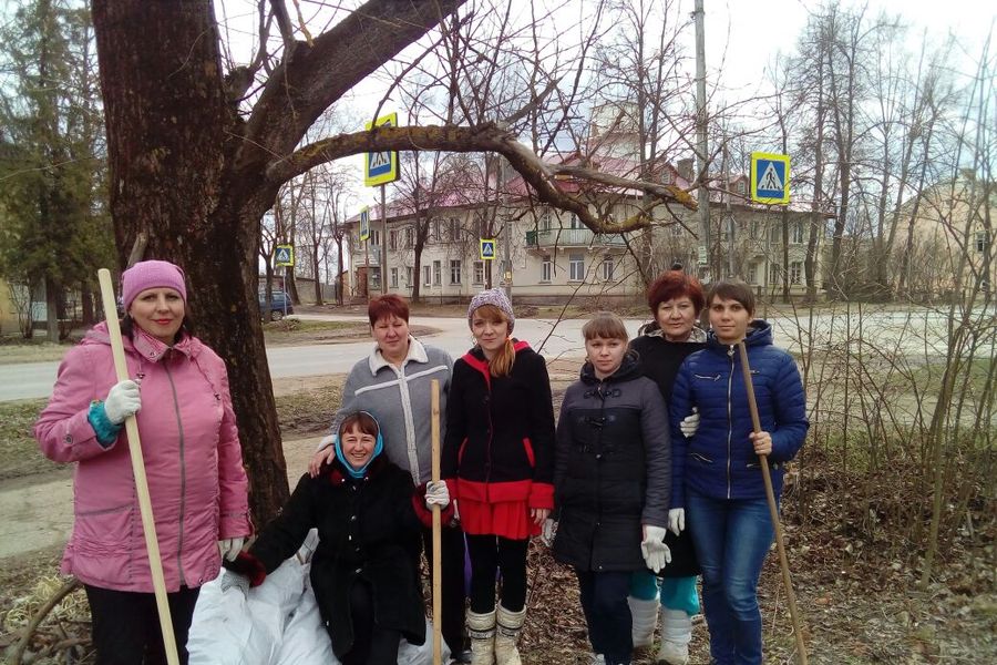 Сотрудники детского сада №16 провели субботник (ФОТО)