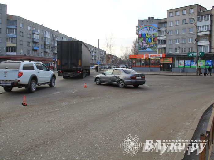 Фотофакт: ДТП на перекрестке Гагарина-Дьяконова