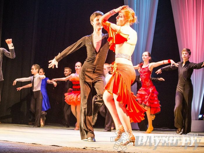 Знаменитый великолукский коллектив спортивного танца «Элегия» отметил свой юбилей