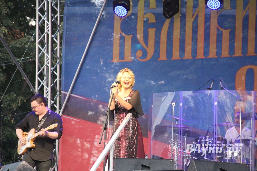 Людмила Чурсина и Пелагея поздравили Великие Луки с 850-летием (ФОТО)