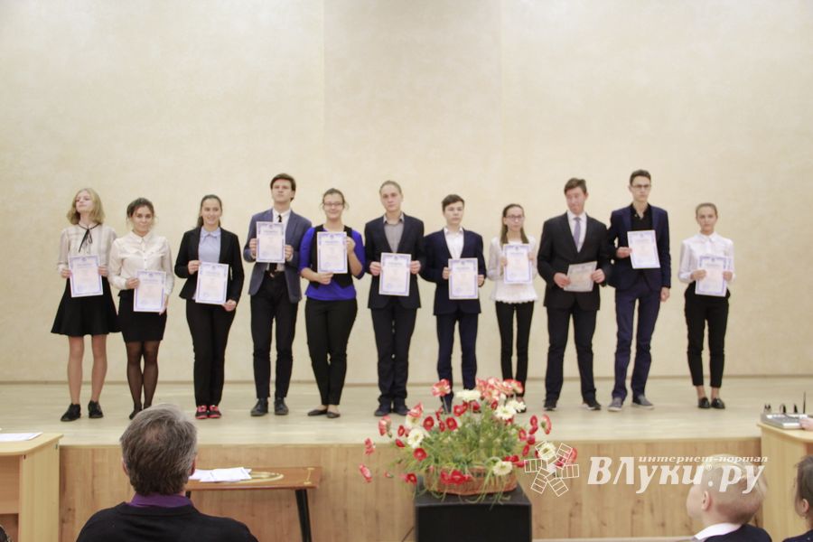 В великолукской школе № 13 чествовали лучших в спорте и учебе (ФОТО)