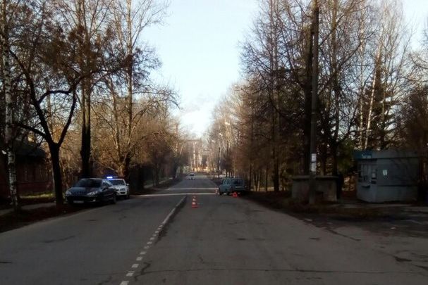 В Великих Луках женщину сбила машина недалеко от пешеходного перехода (ФОТО)