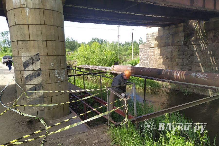Мостик возле Лазавицкого переезда ремонтируют (ФОТО)