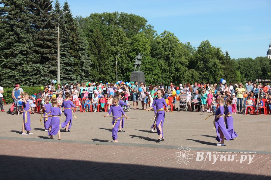 День защиты детей отметили в Великих Луках (ФОТО)