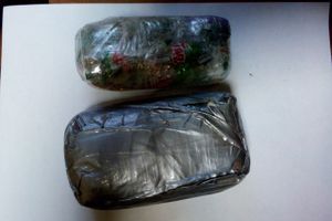 На территорию исправительной колонии в Псковской области пытались перебросить наркотики (фото)