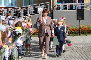 В Великих Луках торжественно встретили День знаний (ФОТО)