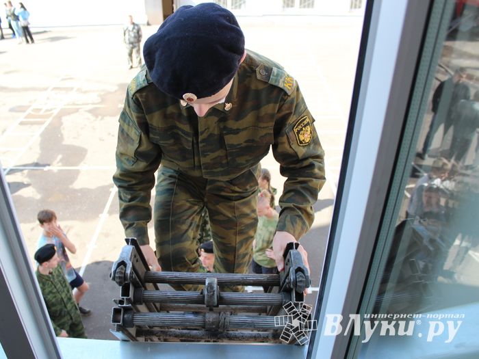 В Великих Луках спасали «заложников» (ФОТО)