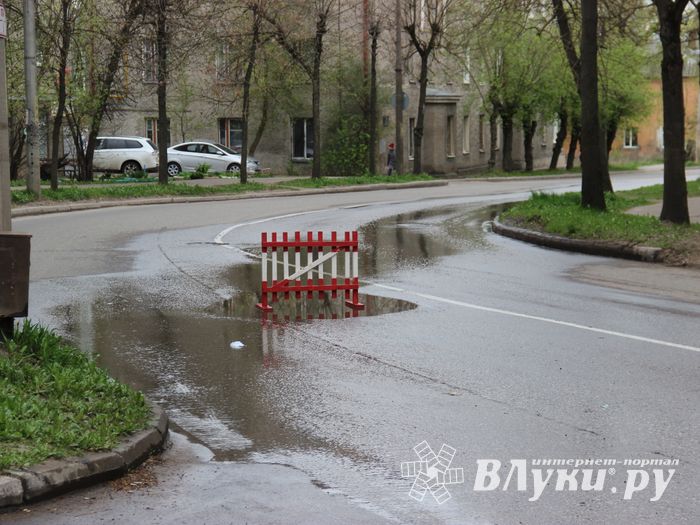 На улице Ставского временно затруднено движение (ФОТО)