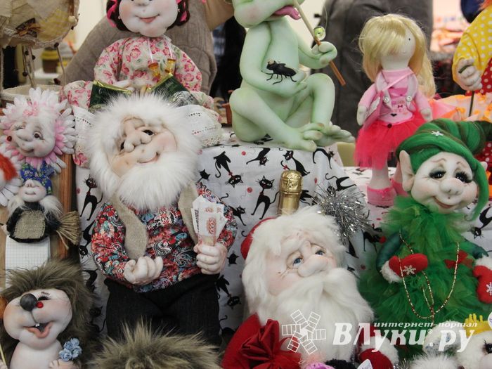 В Великих Луках открылась 8-ая Великолукская универсальная выставка (ФОТО)