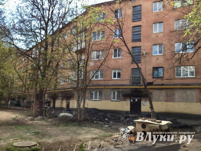 В Великих Луках ремонтируют многоквартирные дома (ФОТО)