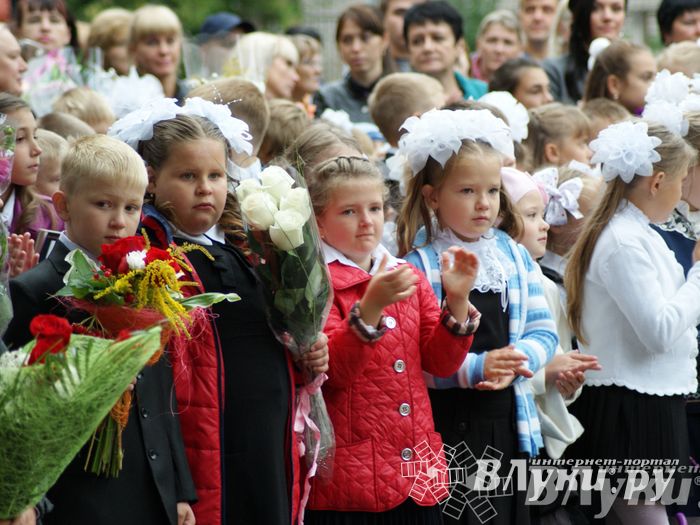 Школы города отметили 1 сентября (фото)
