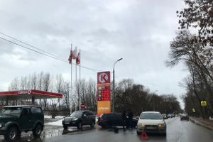 ДТП на выезде с АЗС на проспекте Гагарина (ФОТО)