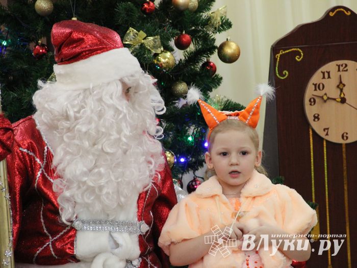 В Великие Луки пришла пора новогодних утренников (ФОТО)