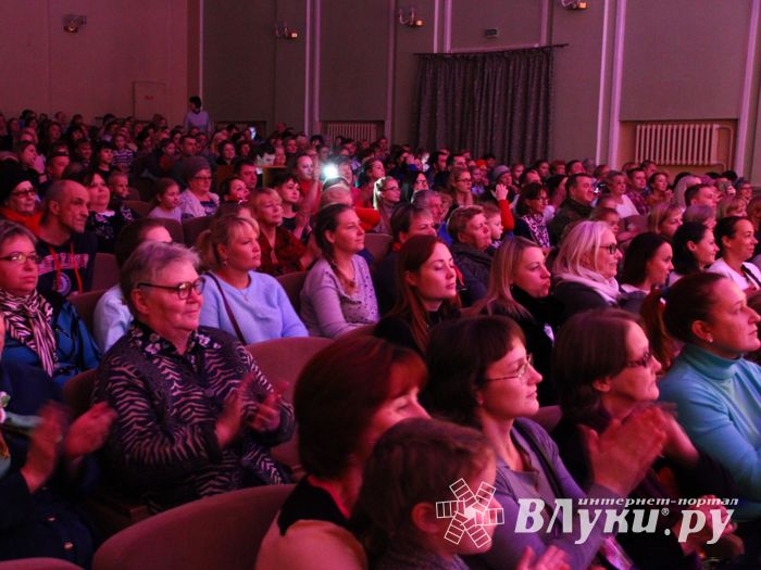 В ГДК им. Ленина прошёл концерт ко Дню матери (ФОТО)