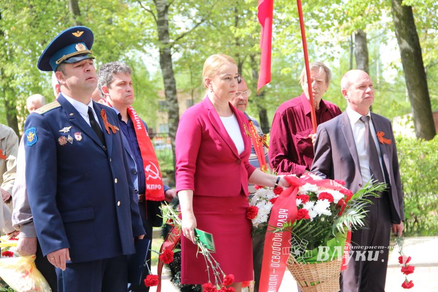В Великих Луках прошел торжественный митинг в честь 9 мая (ФОТО)